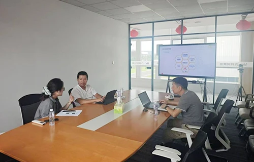 Des experts techniques et des dirigeants d'entreprise sud-cor&eacute;ens r&eacute;alisent un audit strat&eacute;gique de haut niveau des installations de production de lubrifiants de Wanxiang